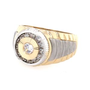 14 karaats gouden heren ring bezet met in totaal 0,32 ct. diamanten